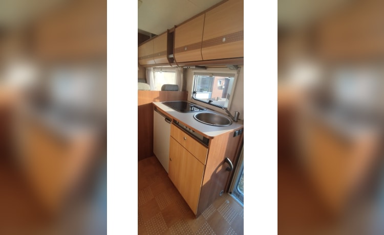 Very spacious family motorhome, 6 seats with belts