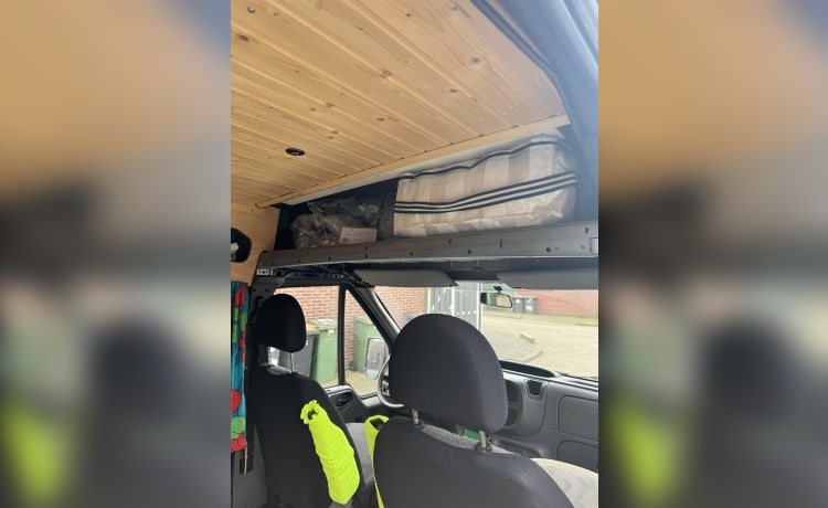 Rendang – Off-Grid Ford Bus Camper für echte Abenteurer – 2p.