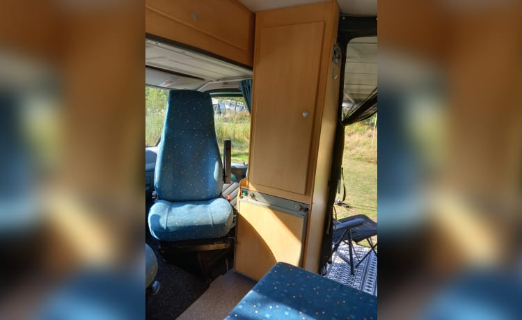 - – Autobus 2p Pössl del 2005