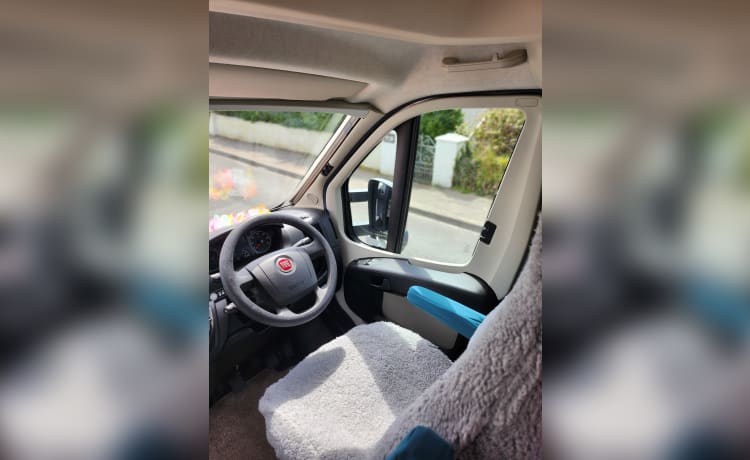 Flossieflo – 2 berth 2014 fully equipped Fiat Bessacarr 