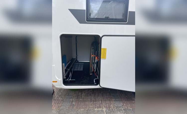 Glamping! – 5p Adria Mobil semi-integrated uit 2021