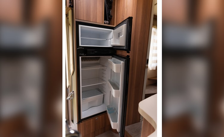 Luxe  4p camper – 4p Ford semi-integrated uit 2015