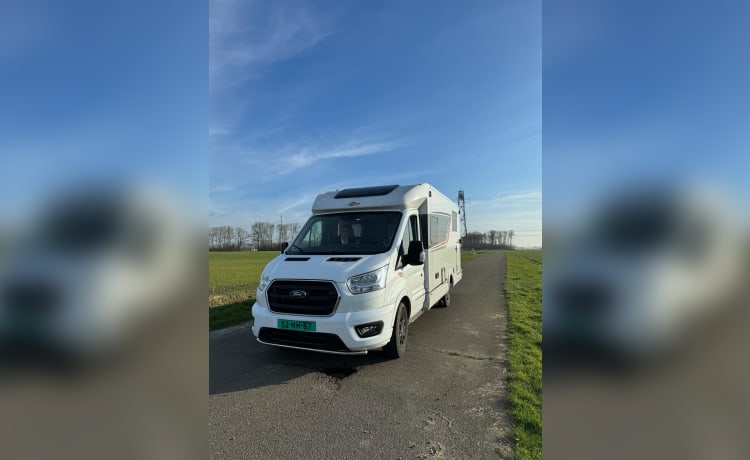 Luxury 4 person Ford Bürstner Lineo 2023