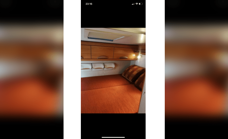 Luxe Hymer met XXL garage 2-4 personen 