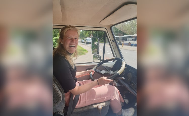 Snoet – Leukste Volkswagen LT28 busje uit 1986 voor 4 personen ☀️