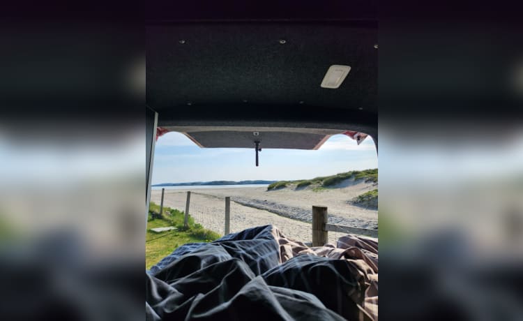 Iona – Luxury 4 berth Volkswagen Transporter 6.1 campervan