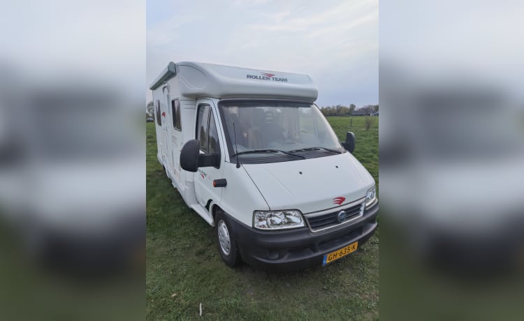 Ted – Half integraal camper met gezellig interieur uit 2006