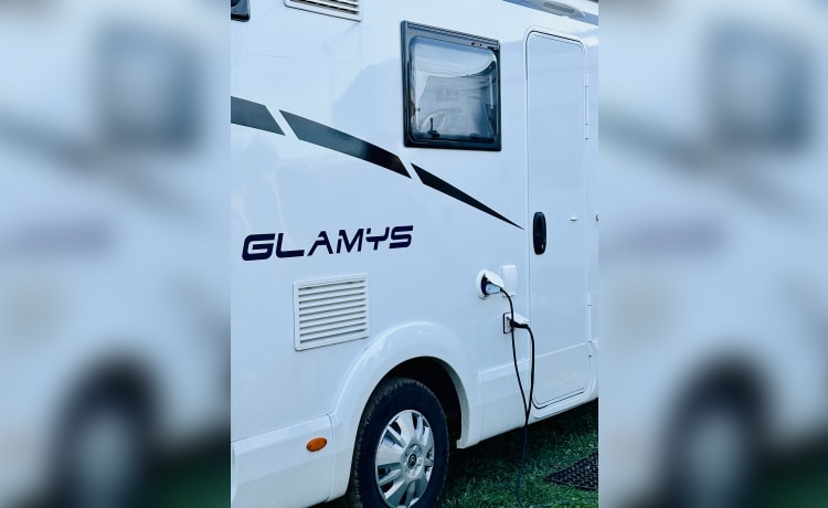 Moby – Adventurous and FULLY equipped camper + sun awning + air conditioning