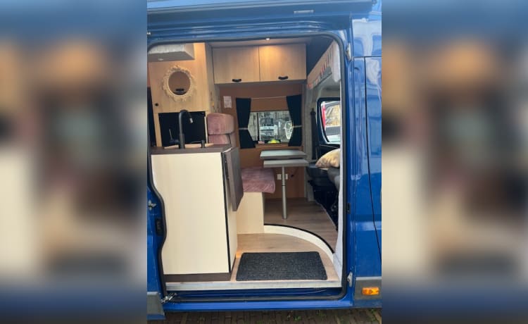 Blue'ie – Peugeot Boxer 3.0l Complete camper for the whole family. 