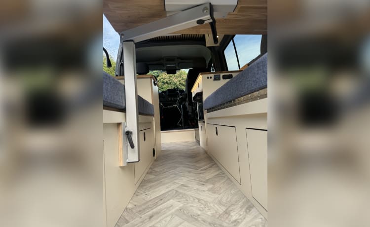 Wildtrack  – 2 berth Renault Master 