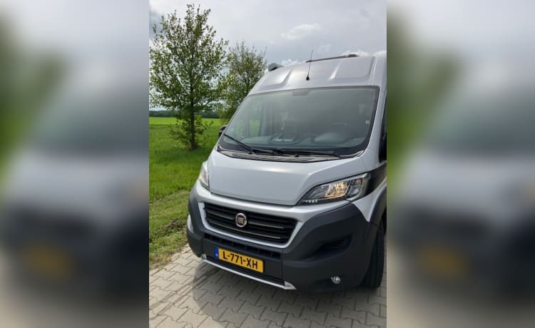 Heunie 1 – Mooie buscamper met 2 lengtebedden