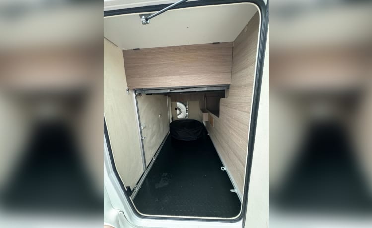 5 person Luxury camper with barbecue included 