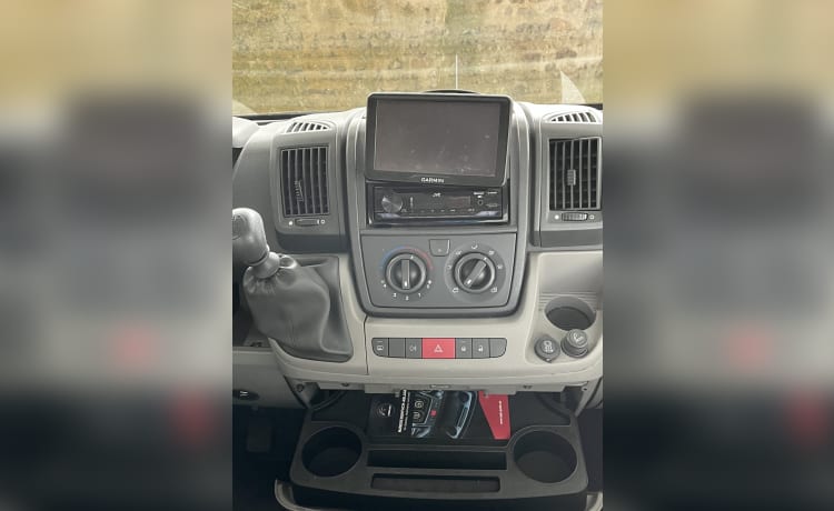 Nice 4p Fiat semi-integrated from 2011 with accessories and air conditioning