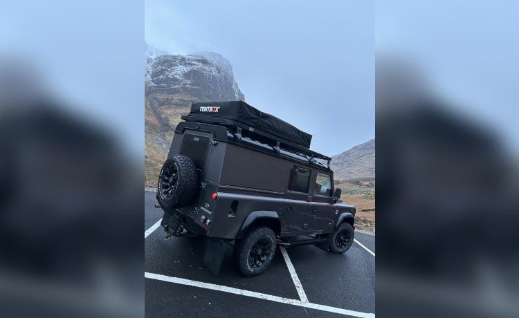 Larry – 5 berth Land Rover with Rooftop Tent