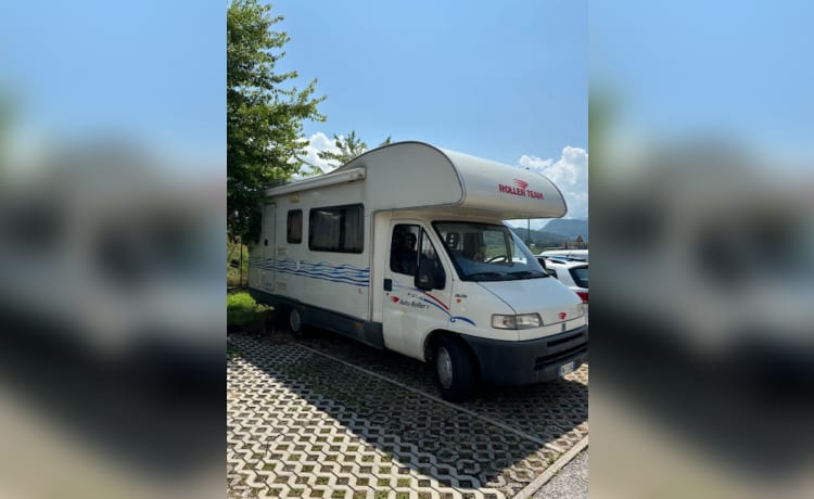 Noleggio Camper 7 Posti - Spazioso e Confortevole!