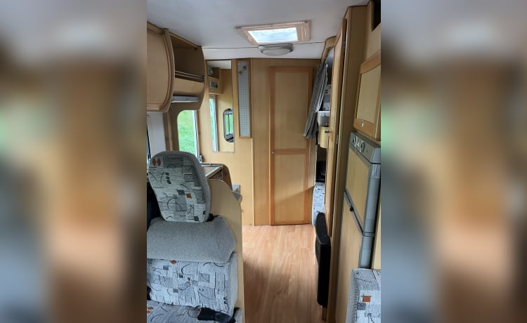 Camper familiare da 6 persone (Ford Granduca 77)