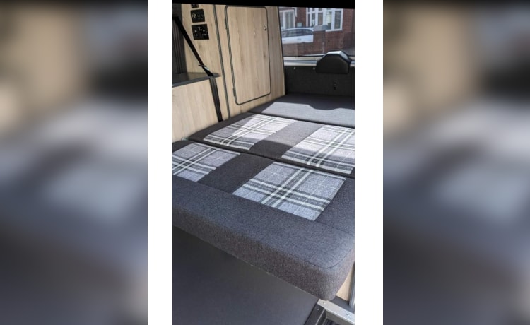 Hamish’s Hame – 2 berth Volkswagen campervan from 2010