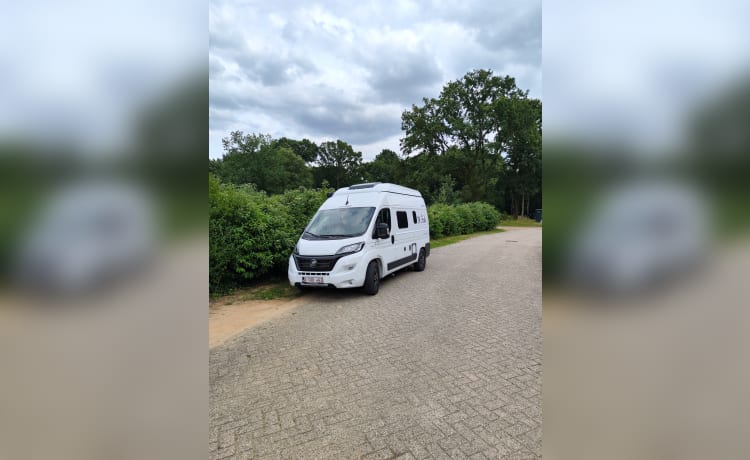 Felix de campervan – 4P Hymer Ayers Rock van 2022