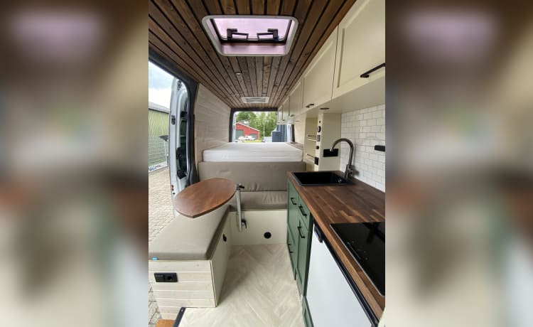 2p off-grid comfortabele campervan automaat 