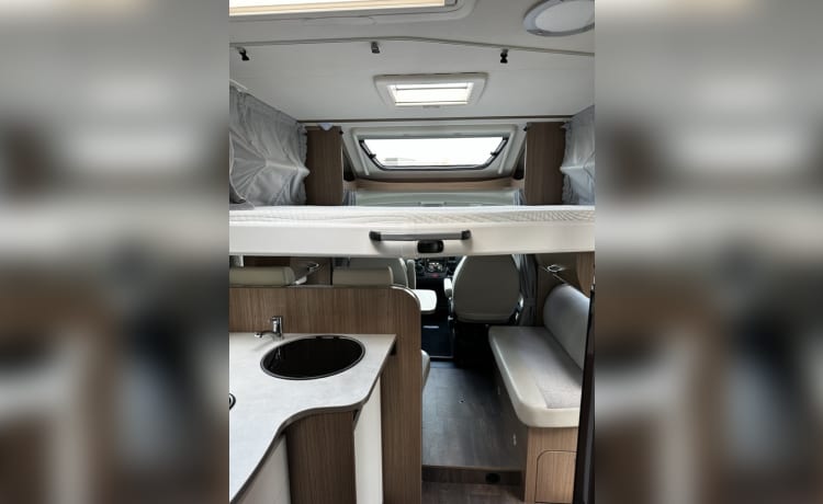 5 – Spacious and luxurious 3-person camper with lots of room to move!