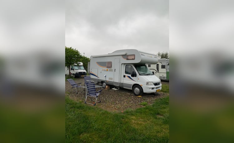 Beau camping-car familial spacieux 6p personne avec climatisation