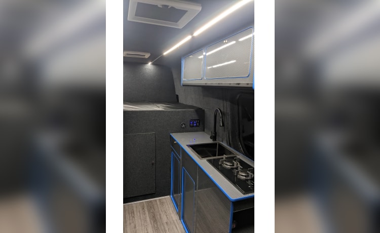 Luxury adventurer with large garage. – Mercedes Sprinter Campervan - Shower - Huge Garage - Off Grid