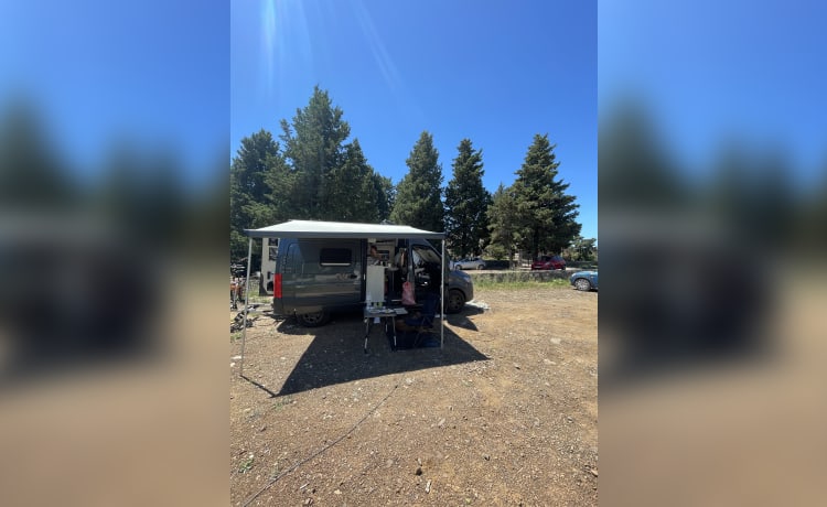 Adventurous Mercedes-Benz Hymer campervan 2p