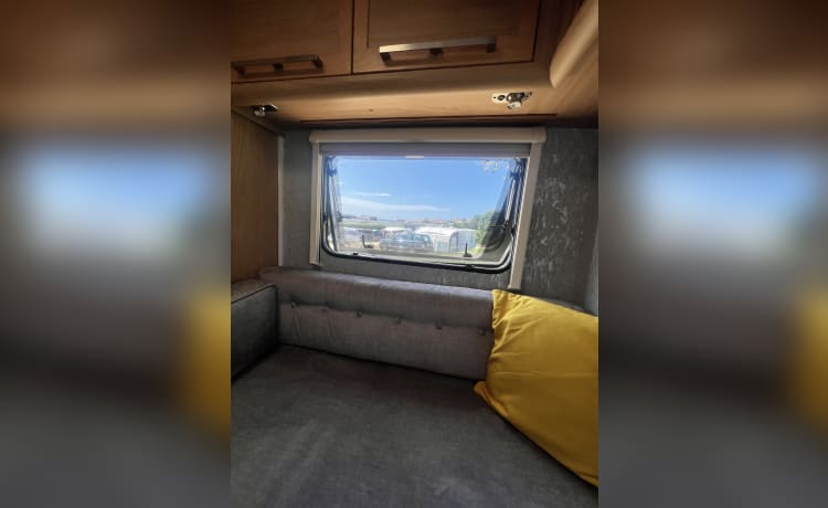 The Adventurer – 6 berth Peugeot AutoQuest 180 