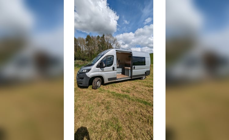 Betty The Boxer – Luxurious 2 Berth Peugot Boxer L3H2