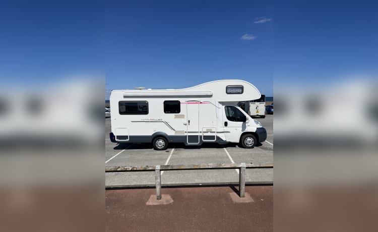 Marlene – 6 Berth Fiat Roller Team 746