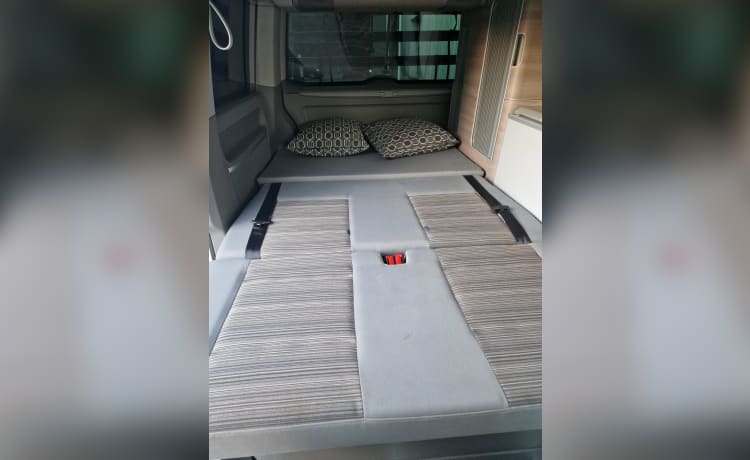 CJ campers – Volkswagen California 2013 with invertaris