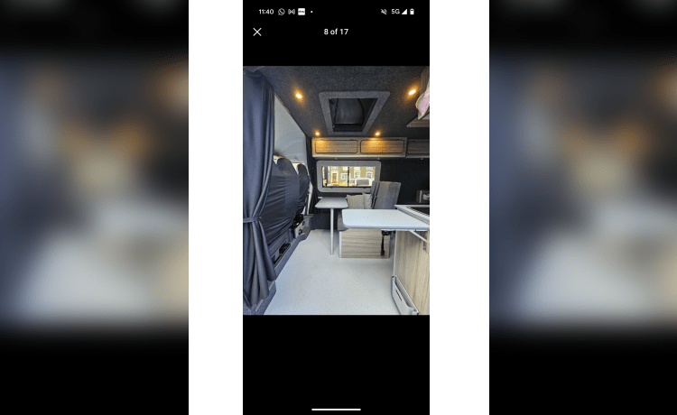 Iris – 4/5 slaapplaatsen Volkswagen crafter campervan 2019