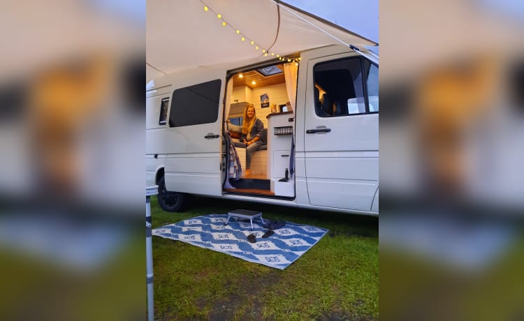 Gezellige en nette 3p VW camperbus  2.5TDI