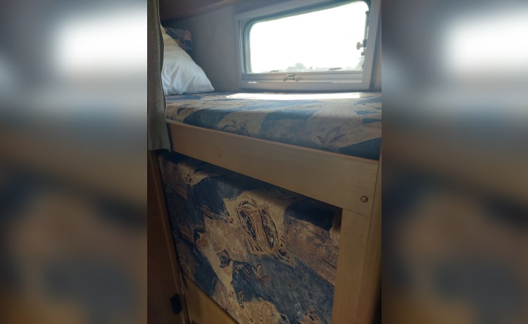 Heerlijke familie camper – 6p Ford alcove uit 2003