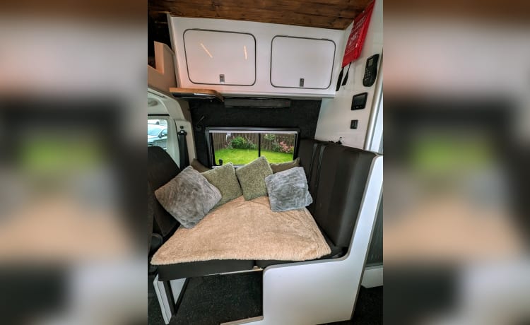 Perfect adVANtures – Brand new! Luxury campervan, suitable for up to 5 persons