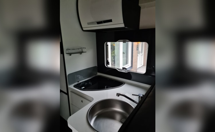 Camper Bolletje – Luxe 4p Roller Team semi-intégré à partir de 2020