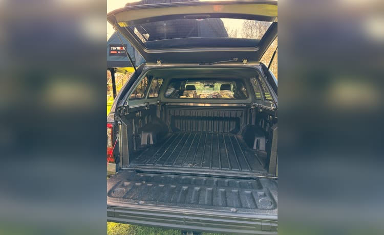 Ford Ranger Wildtrack 4x4 with 4 person Rooftent 