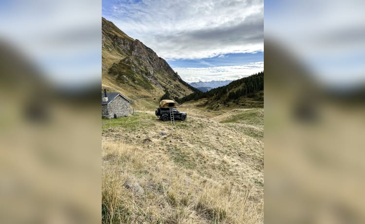 Land Rover Defender met daktent voor 2 personen