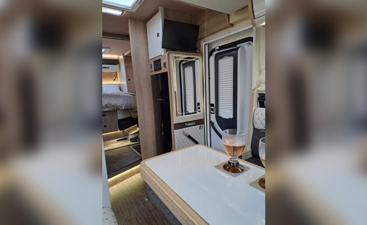 Luxe camper met 4 slaapplaatsen - Mobilvetta Kea P90