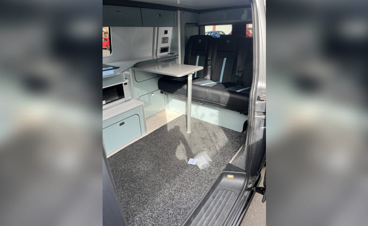 Coop – 4-persoons Volkswagen campervan uit 2019