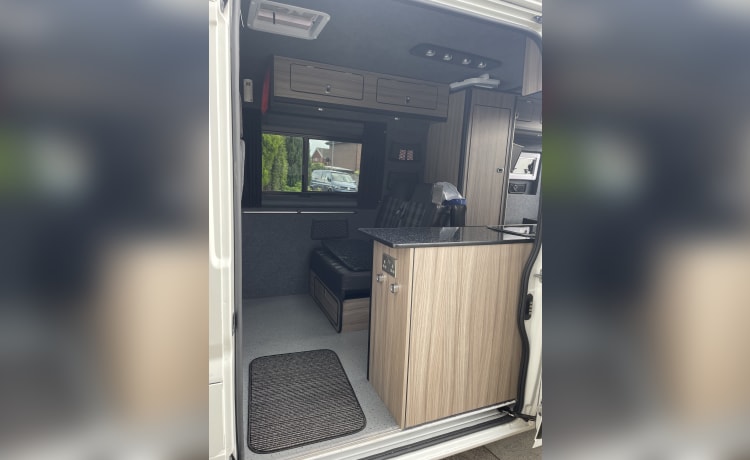 Yasmin (le Boxer!) – 3 berth 2020 Peugeot Boxer (with 2024 professional conversion)