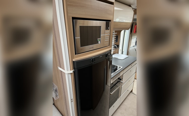 6 BERTH luxury, with all the extras.