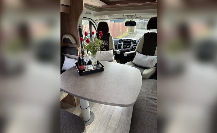 Jura – Luxury spacious Motorhome 