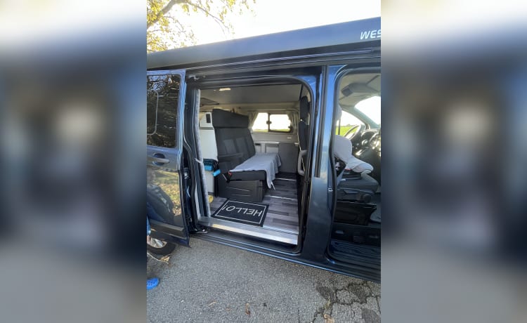 Pepito – Ford Nugget Westfalia 2023 avec panneaux solaires intégrés