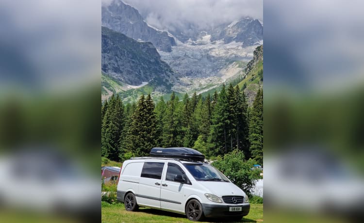 Danny de Vito – 2 cuccette Mercedes Vito Camper