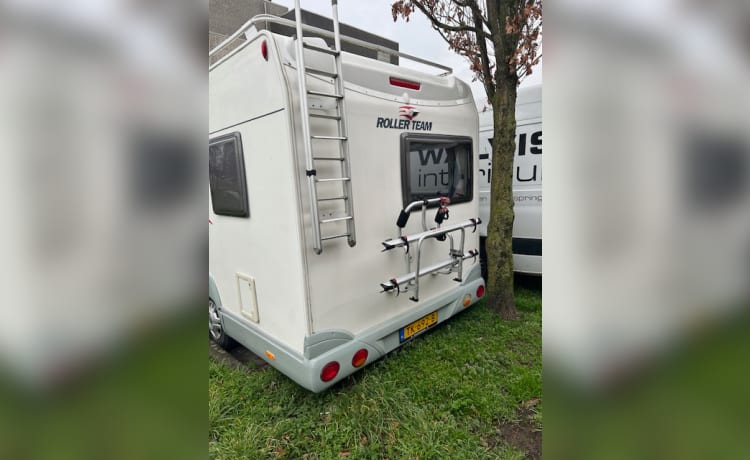 Spacious 3-person Fiat Semi Integral from 2007