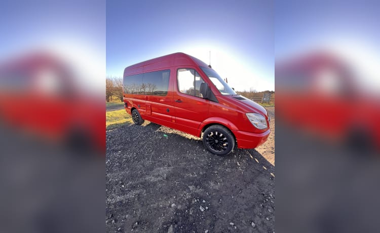 Vinnie – Fully Off-Grid Mercedes High Top (MWB) with heating, shower & toilet