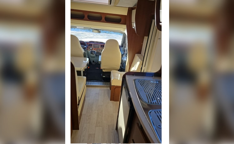 Schöner stilvoller Camper für 2+2 Personen