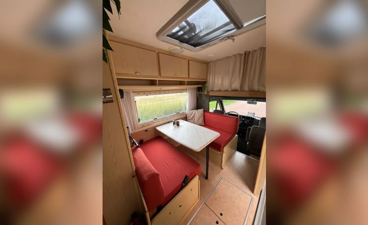 Aventure en camping-car Fiat alcôve (6 personnes)