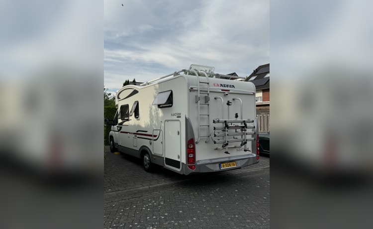 4p Adria Matrix hef- en lengtebedden – Luxe, frisse camper met veel ruimte!